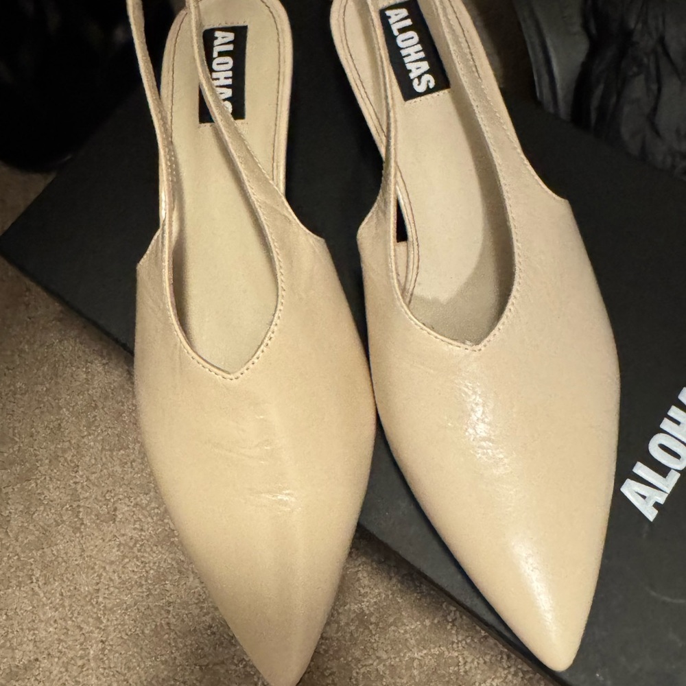 ALOHAS EROS CREAM LEATHER PUMPS (Worn only once)